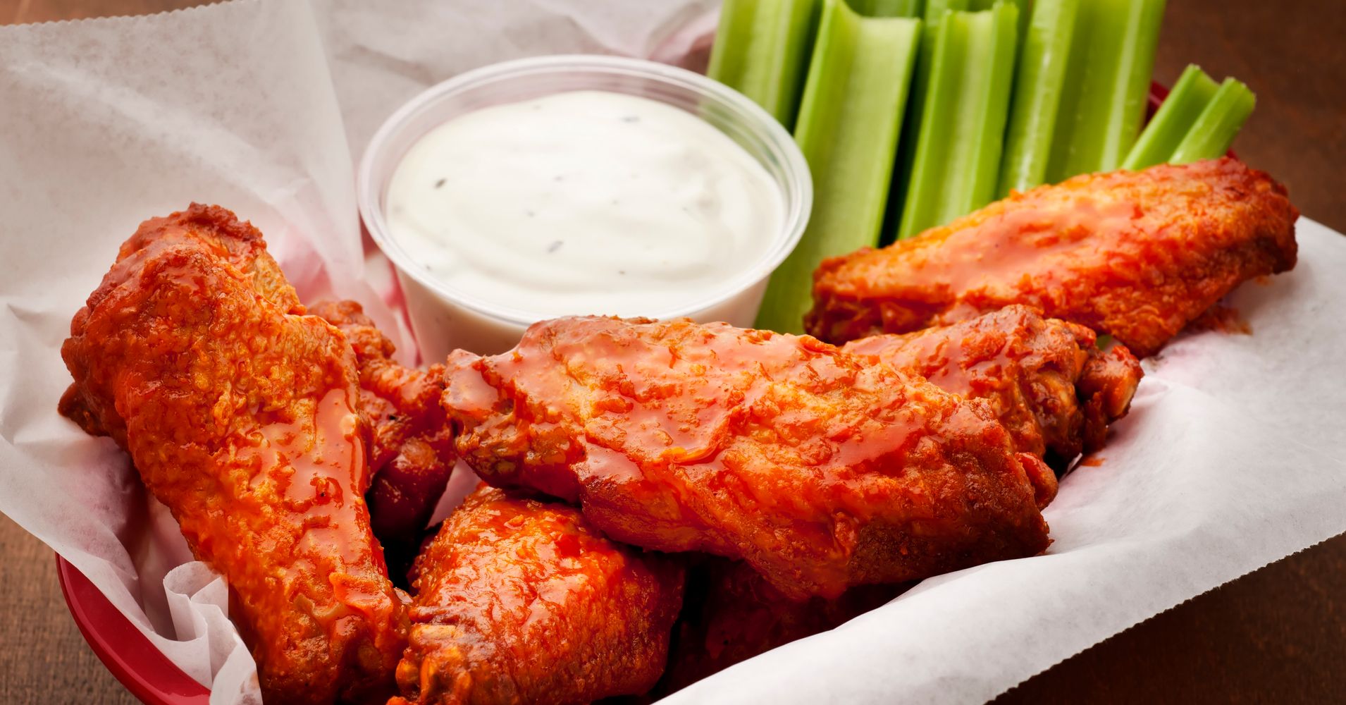 How To Eat Chicken Wings Like The Sophisticated Person You Aren T Huffpost Life