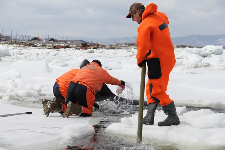 Float suit averts ice fishing fatality