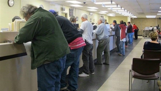 <p>Drivers at a South Carolina Department of Motor Vehicles office during a program that allowed some people with suspended licenses to get them reinstated. Many states have opted out of a federal law that calls for stripping the licenses of those with drug convictions, even when the offense had nothing to do with driving.</p>