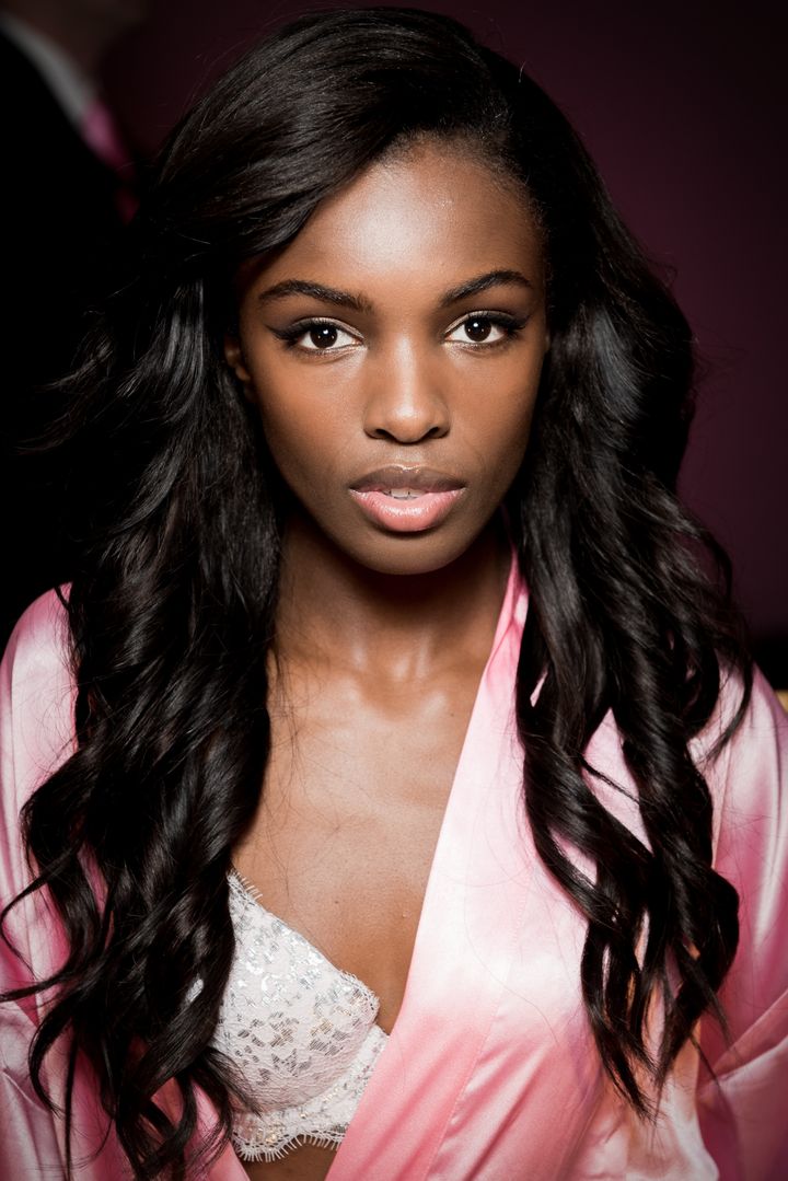 Leomie Anderson poses backstage prior the 2016 Victoria's Secret Fashion Show on 30 November 2016 in Paris, France.