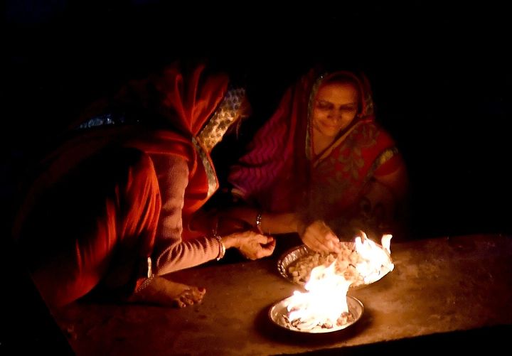 <p><em>Rituals at Pushkar Lake </em></p>