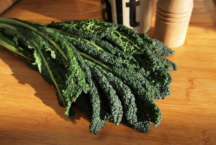 Dark leafy greens are nutritious, but they aren’t the best foods to eat before a workout. 