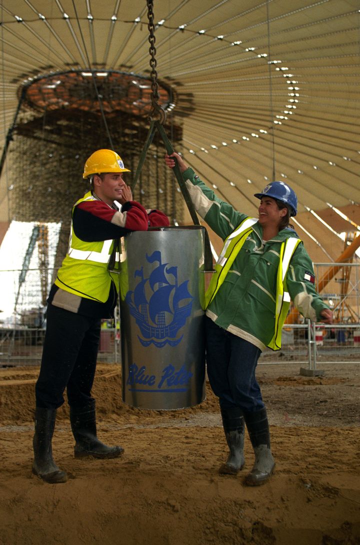 Blue Peter presenters Richard Bacon and Katy Hill with the time capsule in 1998