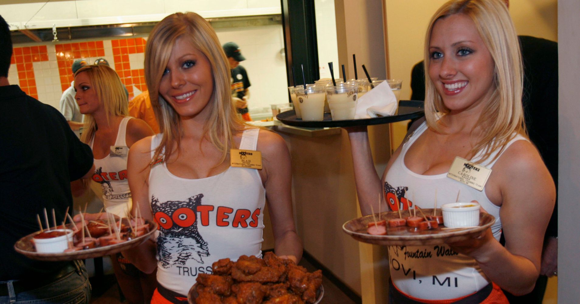 Hooters Announces A Sexed-Down Version Of Itself Called 'Hoots' | HuffPost