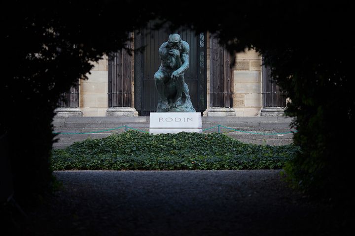 The Thinker on the tomb of Rodin. © Musée Rodin. Photo: A. Berg.