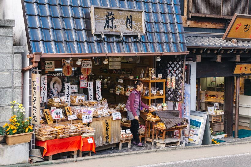 <a rel="nofollow" href="https://www.thetravelpockets.com/new-blog/narita-temple-japan" target="_blank">SENBEI SHOP</a>