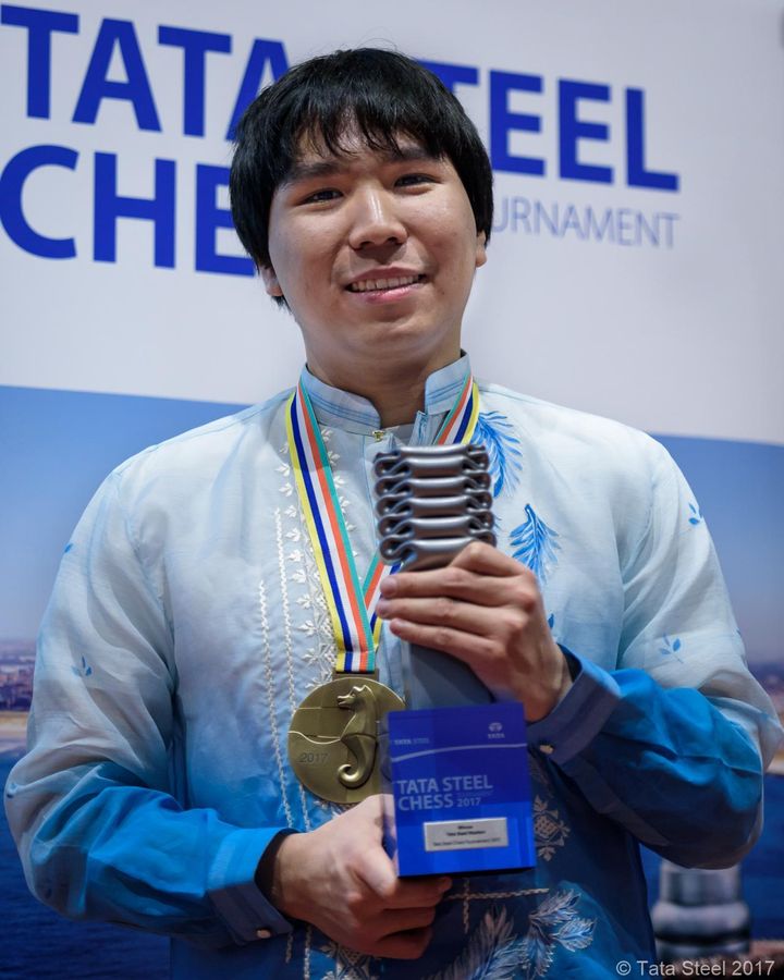 Wesley So with his trophy for winning the Tata Steel Chess Tournament. 