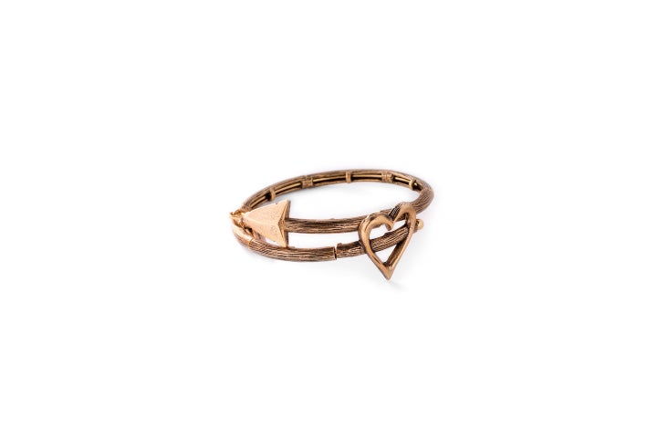 <p>Valentine’s Arrow Heart Wrap</p>