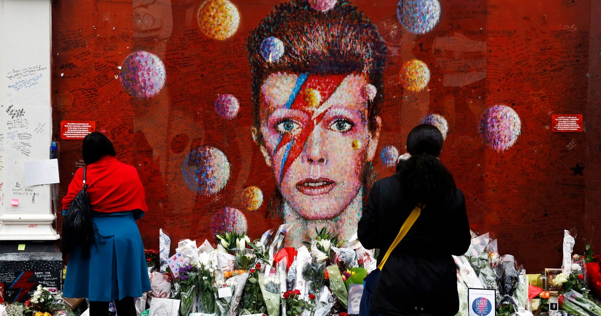 David Bowie's Music Skyrockets On Spotify And iTunes After His Death ...