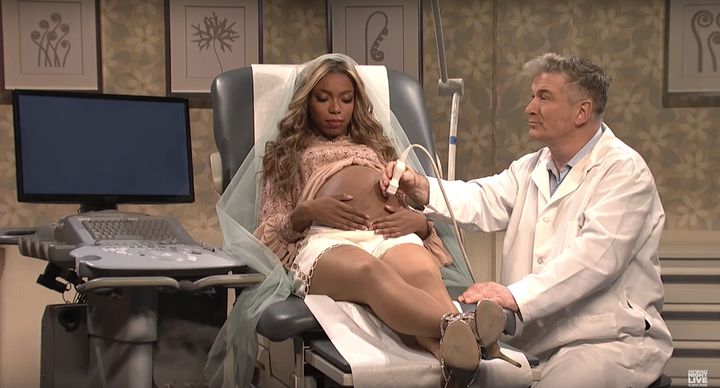 Alec Baldwin played Beyoncé's doctor during the "SNL" sketch.