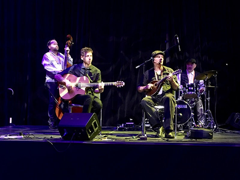 The guys of the <a rel="nofollow" href="https://twitter.com/americanosocial" target="_blank">Americano Social Club</a> pulsed