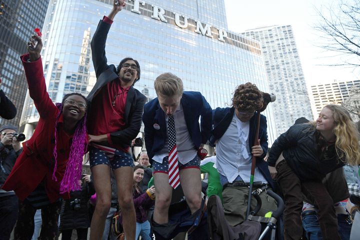 Demonstrators get ready before the mass crackup.