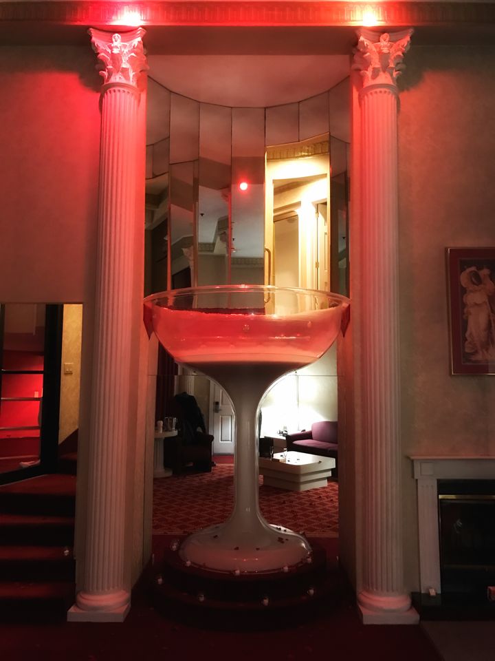 CHAMPAGNE TOWER ROOM