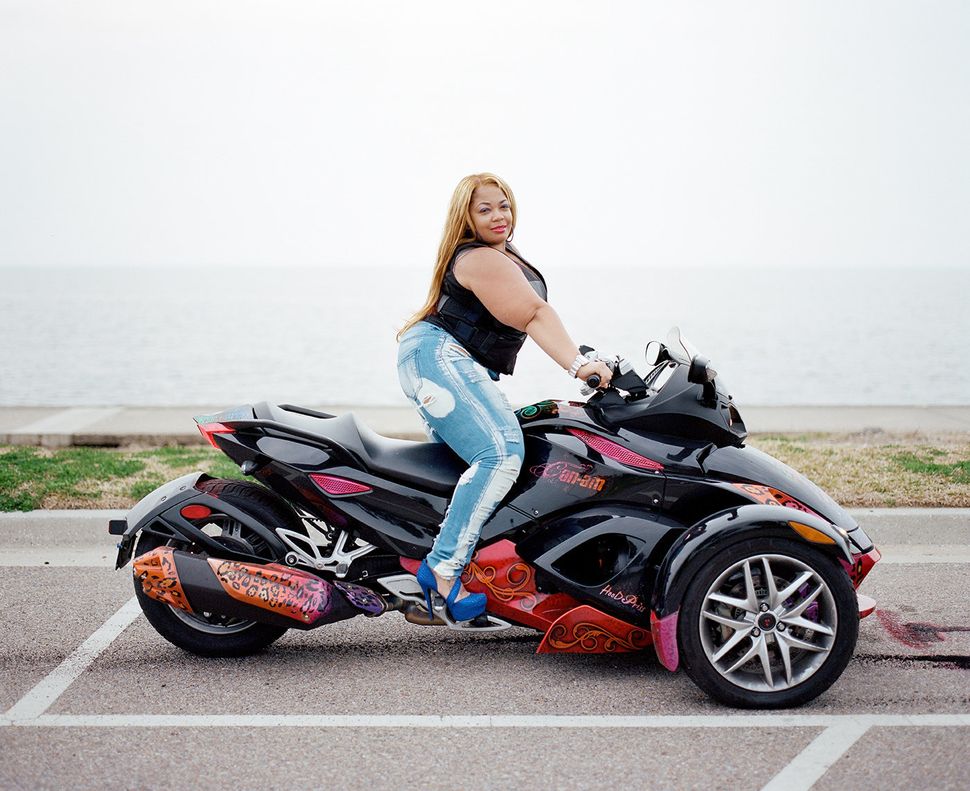 All Women Motorcycle Crew Turns Feminism Up A Gear Huffpost