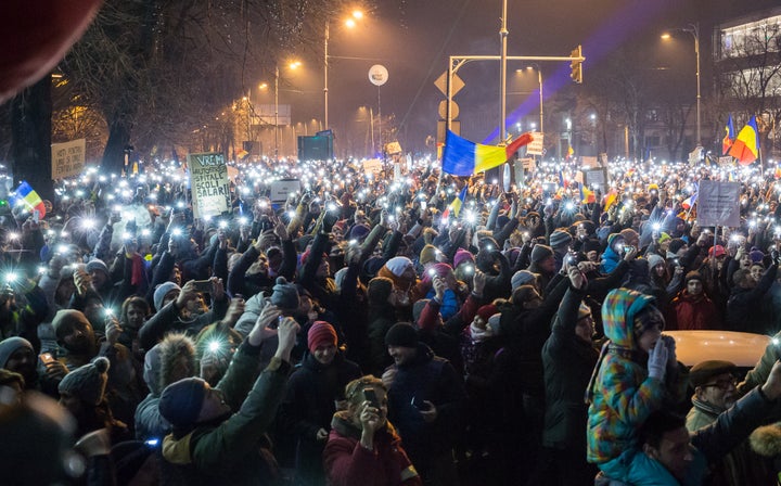 <p>On day 6 of the Romanian protests, over 600,000 protesters use their phones to form a constellation of peaceful resistance.</p>