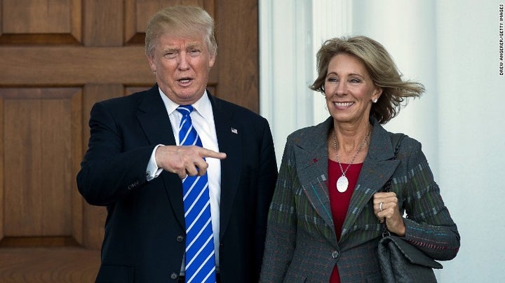 <a rel="nofollow" href="http://www.gettyimages.com/event/donald-trump-holds-weekend-meetings-in-bedminster-nj-683308689?#pres
