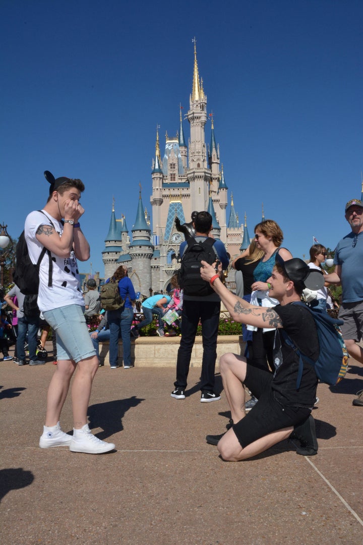 This Couple S Disney World Proposal Is A Fairy Tale Come True Huffpost