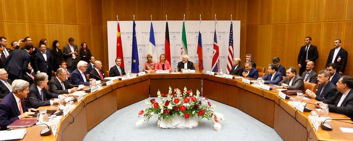 <p>The ministers of foreign affairs of P5 +1 and the EU with Iran’s nuclear negotiating team (14 July 2015, Vienna).</p>