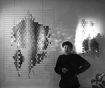  Michio Ihara with his sculpture Kyokko (1963) 