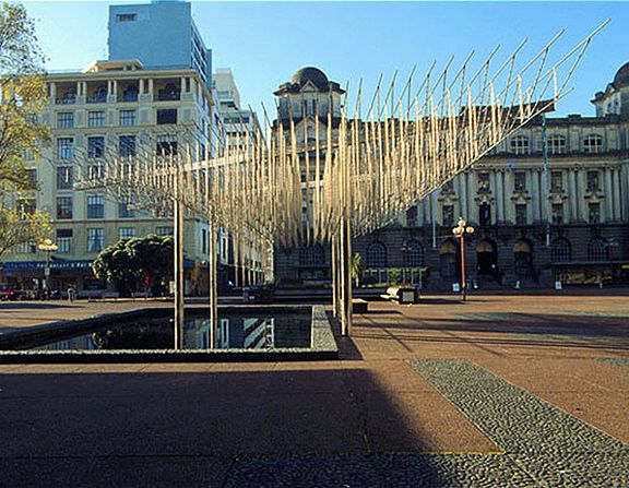 Michio Ihara, Plaza Sculpture (1977), stainless steel 18 x 50 x 72 feet, Queen Elizabeth II Square, Jelicoe Park, Auckland, New Zealand, Architect: City of Auckland, NZ Society of Painters & Sculptors 