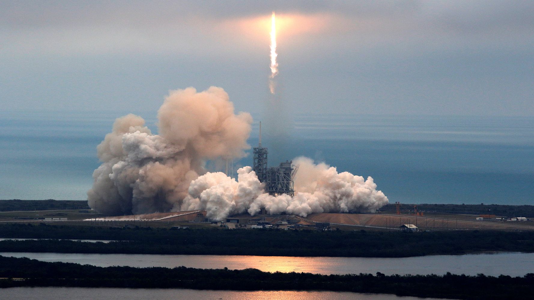 SpaceX Launches Rocket From NASA Pad In Florida, Completes Re-landing - HuffPost