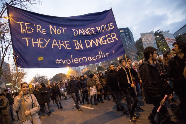 Activists demonstrate in support of refugees and the opening of borders, under the slogan in Barcelona on Saturday.