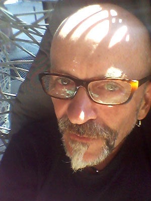Mike Hembury is an Anglo-Berliner originally from Portland, England. He’s a writer, translator, musician, coder, sailor, en
