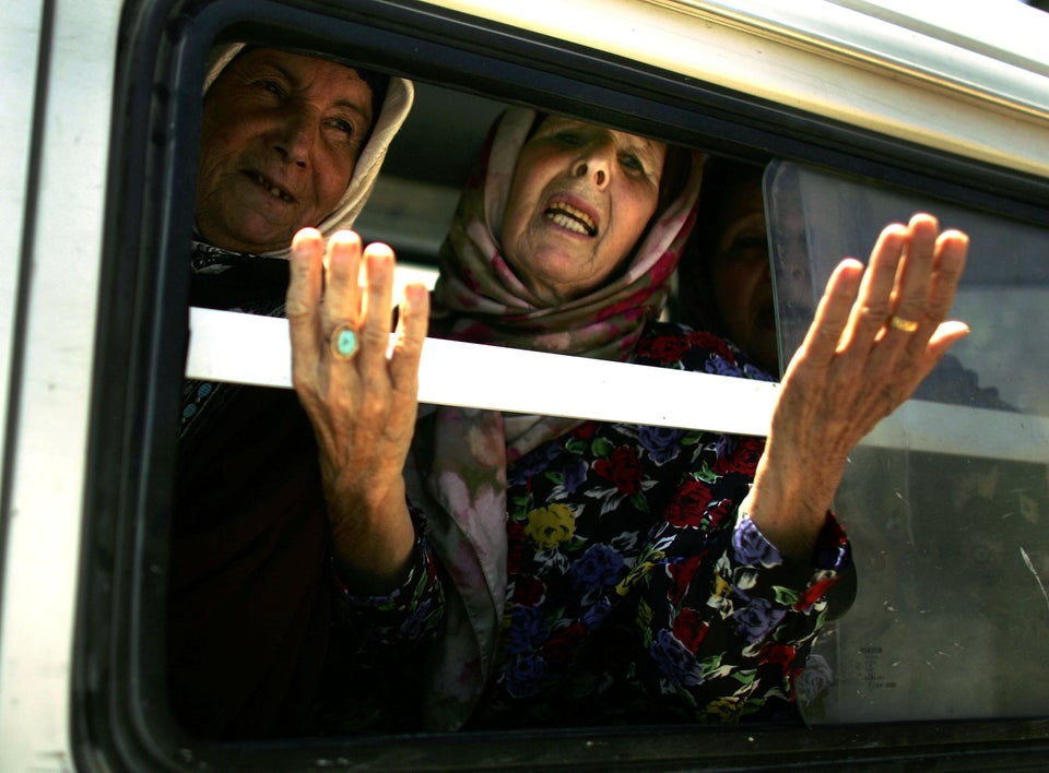 100 Years Of Women Refugees In 63 Riveting Photos Huffpost Women 