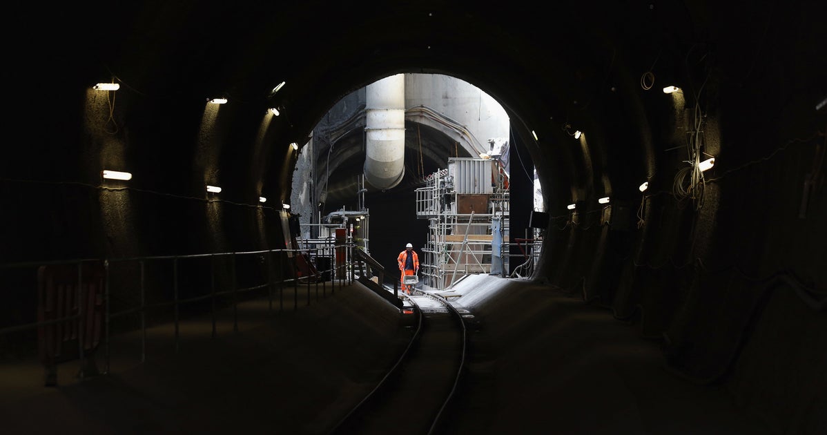 Задачи на прогрессии. Рабочие выкладывают тоннель длиной 87 метров ежедневно. Задачи на арифметическую прогрессию. Тоннелепроходческий комплекс. Фильтровентиляционная камера метро строительство.