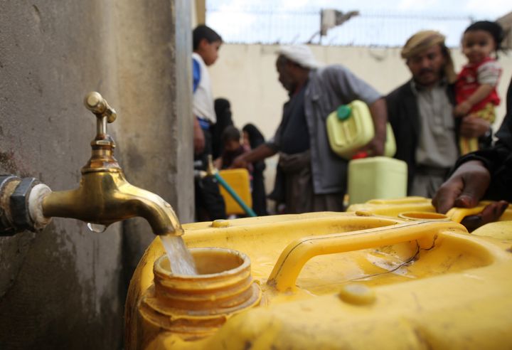 <p>Yemen: Humanitarians responding while basic services are paralysed</p>