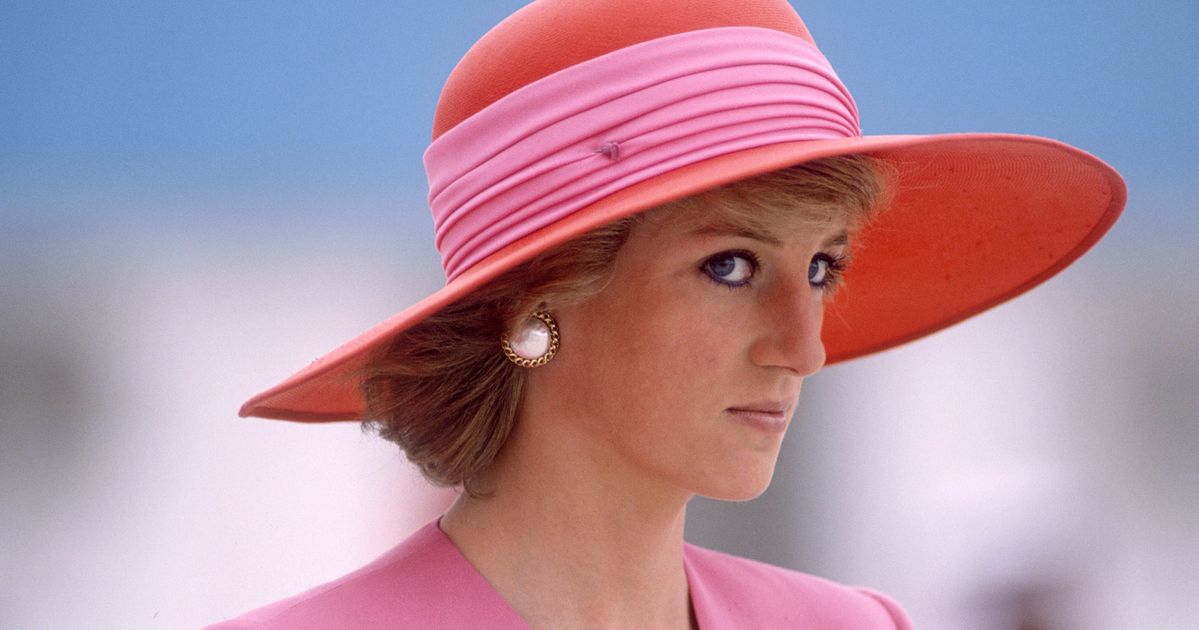 Принцесса уэльская. Принцесса Диана. Princess Diana 1989. Стиль принцессы Дианы шляпа. Таблоид «Sun» принцесса Диана 1989.