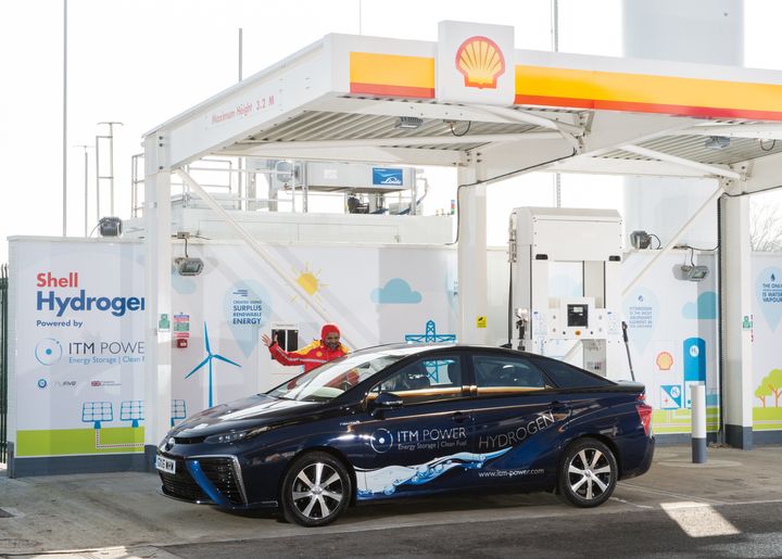 The new Shell hydrogen pump at Cobham, Surrey, includes an educational mural 