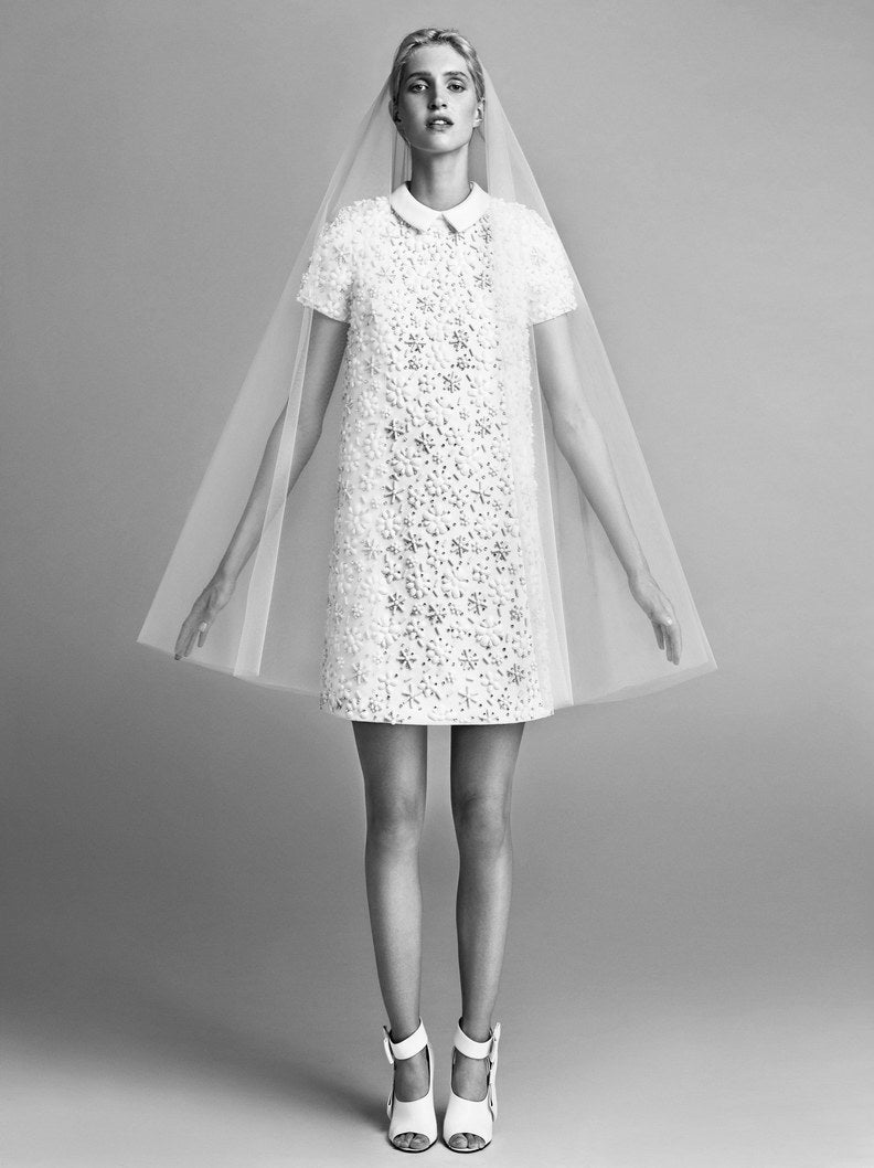<a rel="nofollow" href="http://www.viktor-rolf.com/viktorrolf-mariage/viktorrolf-mariage-fallwinter-2017/flower-beaded-shirt-