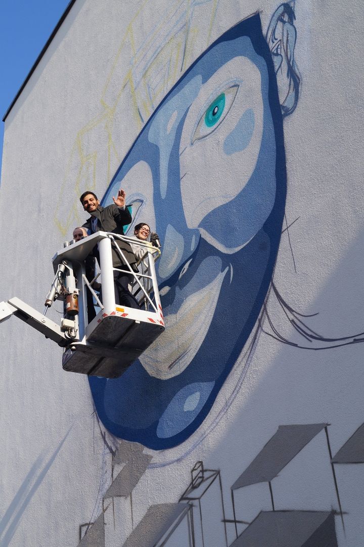Members of the UN-Habitat Youth Advisory Board along with street artist David Wissing during the painting of this #UrbanAction mural.