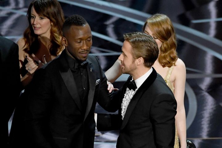 Mahershala and Ryan Gosling on stage, shortly after the mix-up