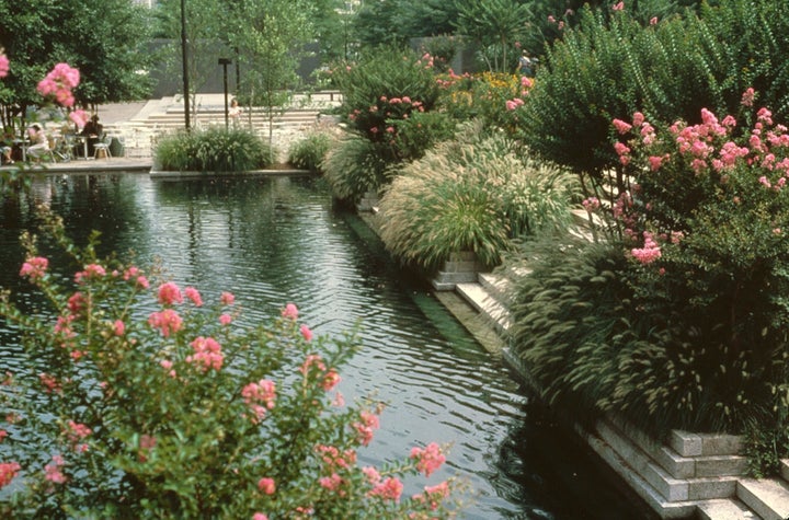 Pershing Park, c. 1980s. Photograph courtesy Oehme van Sweden & Associates.