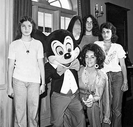 <p>Elizabeth Taylor and her children pose with Mickey Mouse prior to dining at Club 33.</p>