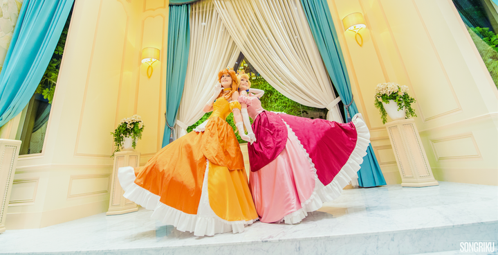 Carina cosplaying as Princess Daisy (left) and Sørine cosplaying as Princess Peach (right) from Super Mario.