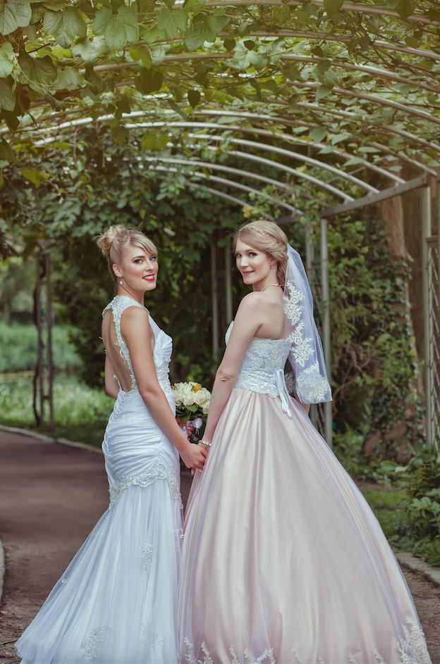 Both brides opted to wear classic wedding dresses. The seamstress behind the gowns is Shinji Costumes and Tailoring.