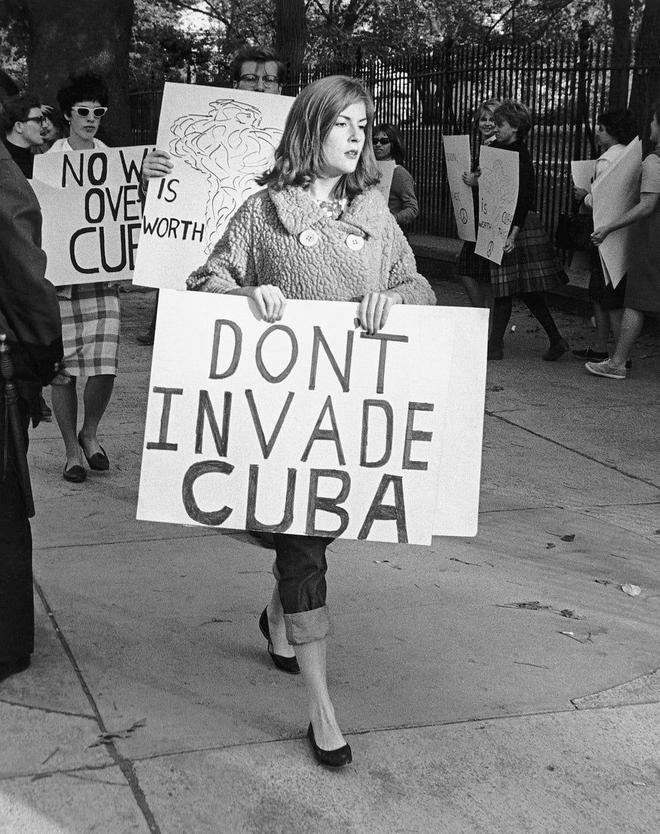 71 Powerful Photos Of Women Protesting Throughout American History Huffpost Women 