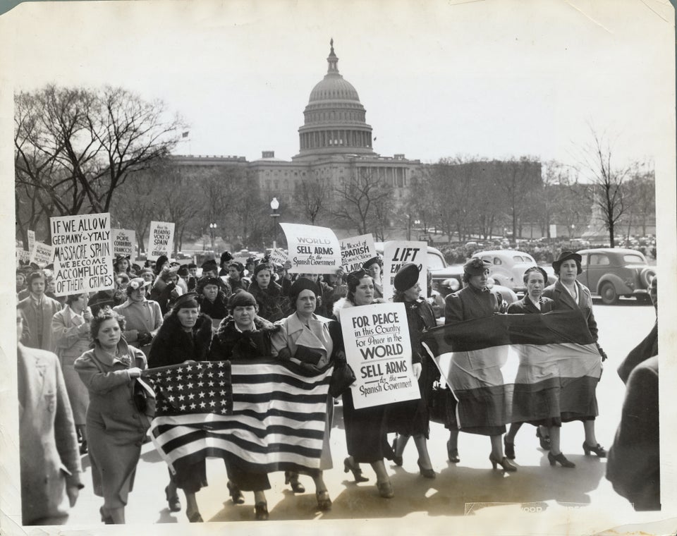 71 Powerful Photos Of Women Protesting Throughout American History Huffpost Women 