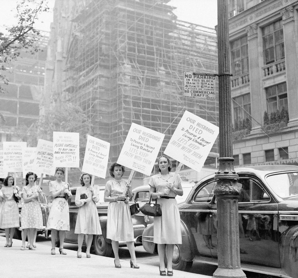 71 Powerful Photos Of Women Protesting Throughout American History Huffpost Women 