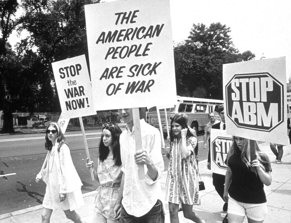 71 Powerful Photos Of Women Protesting Throughout American History Huffpost Women 