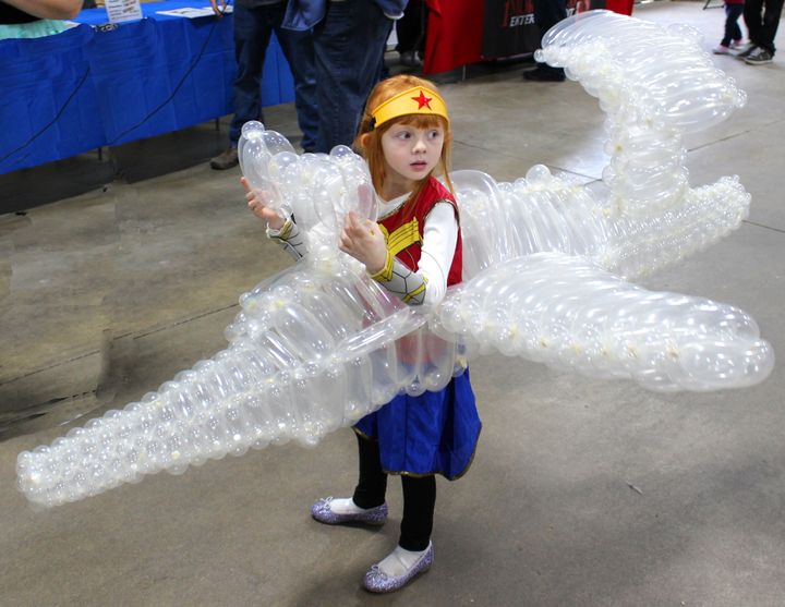 Balloon artist Marty Pants used about 275 balloons to create an invisible jet for his daughter's Wonder Woman costume.