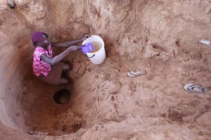 <p>A woman fetching water in Kaaliro, Uganda from a dried up well. The community is threatened by the strong drought that has dried out the river bed. </p>