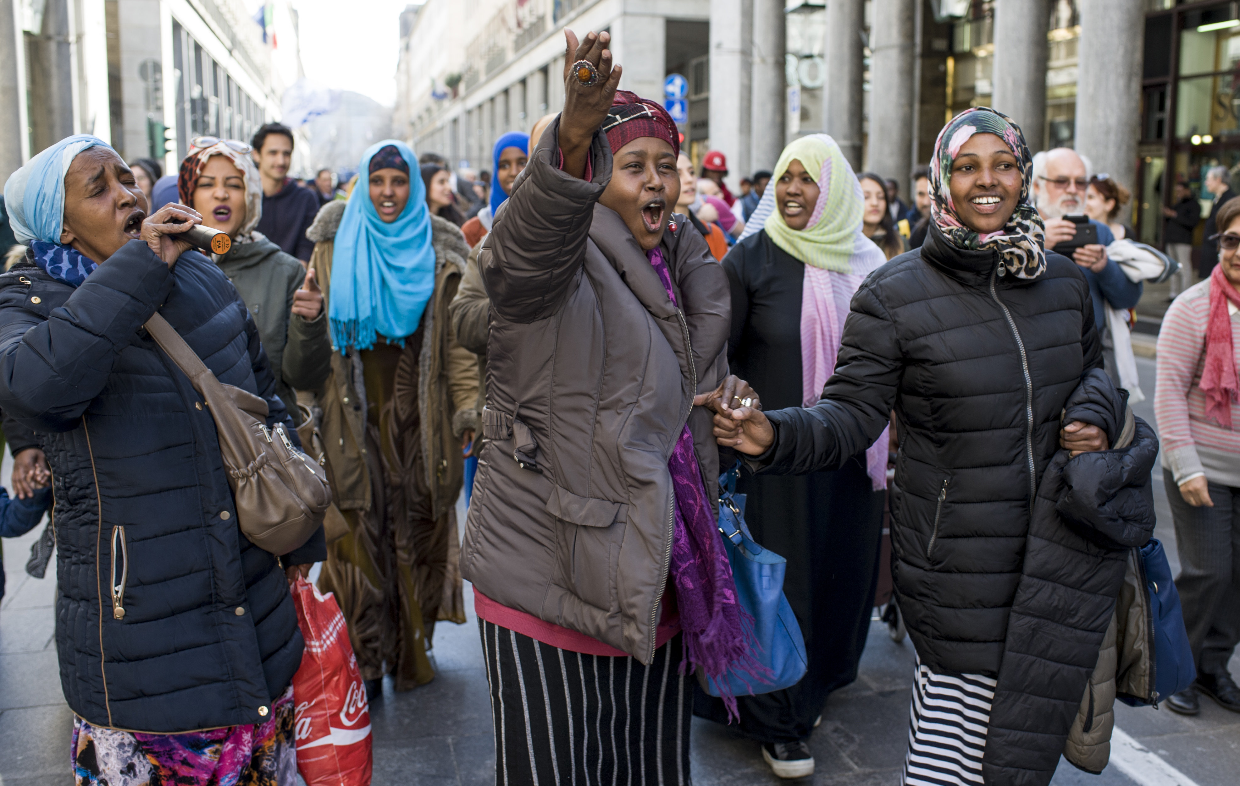 68 Exquisite Photos Of Women Resisting Around The World | HuffPost