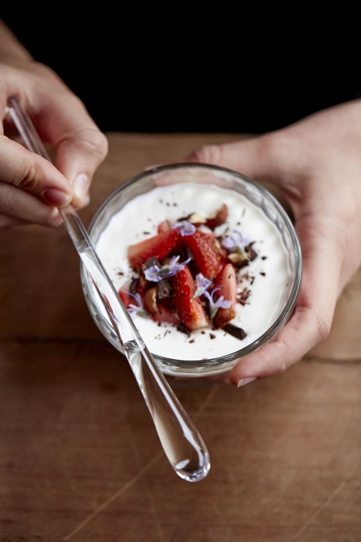 Study participants who ate yogurt from the Goûte perceived it to be creamier and higher-quality than the same yogurt eaten from a plastic spoon.