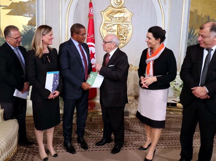 President Essebsi with former President Kikwete of Tanzani, Amel Kaboul, Caroline Kende Robb and Minister of Education H.E. Mr Neji Jalloul sharing the Learning Generation report 