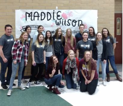 Youtube star Maddie Wilson poses with high school students. Maddie is a Utah local who is making her mark in the music industry. 