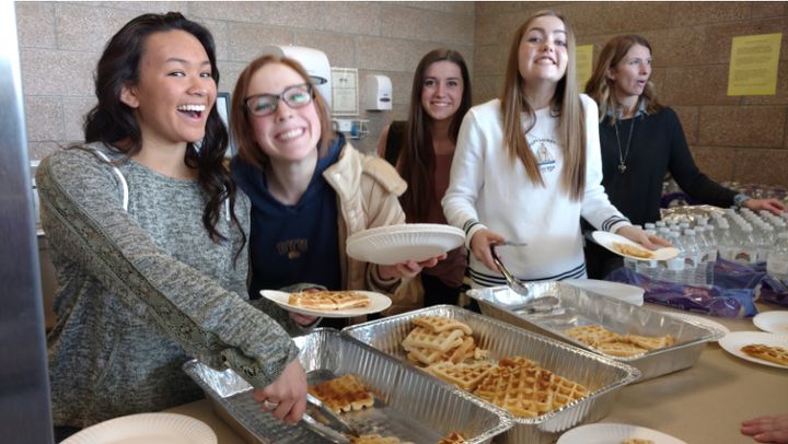 Students at Maple Mountain High School host “Waffle Wednesday” encouraging students to learn the Five Signs of anxiety and depression. Maple Mountain students were given a free waffle lunch if they were able to memorize and explain all five signs. 